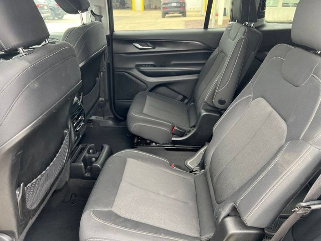 Used 2023 Jeep Grand Cherokee L Laredo AWD/4WD image 34