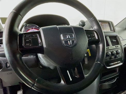 Used 2014 Dodge Grand Caravan SE image 15