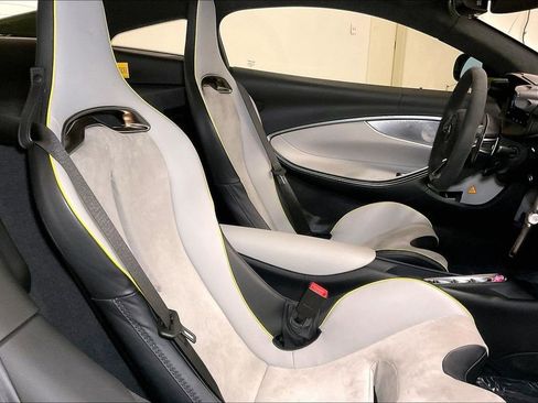 Used 2023 McLaren Artura image 14