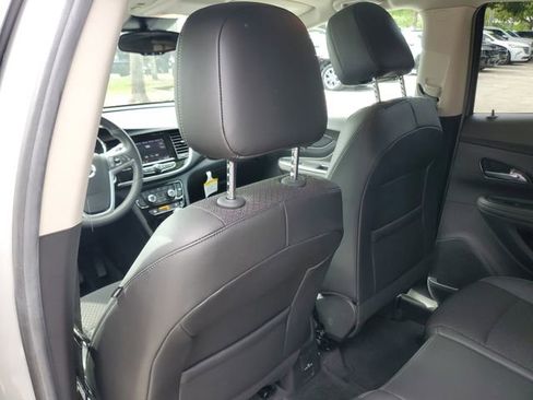 Certified 2022 Buick Encore Preferred w/ Safety Package FWD image 11