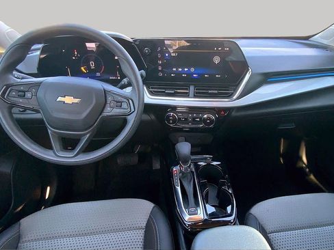 Used 2026 Chevrolet Trax LT w/ Sunroof Package FWD image 13