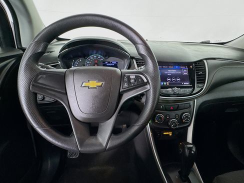 Used 2020 Chevrolet Trax LS FWD image 10