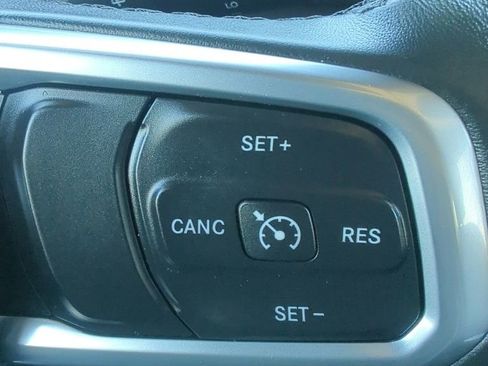 Used 2019 Jeep Wrangler Unlimited Sahara w/ Dual Top Group AWD/4WD image 35