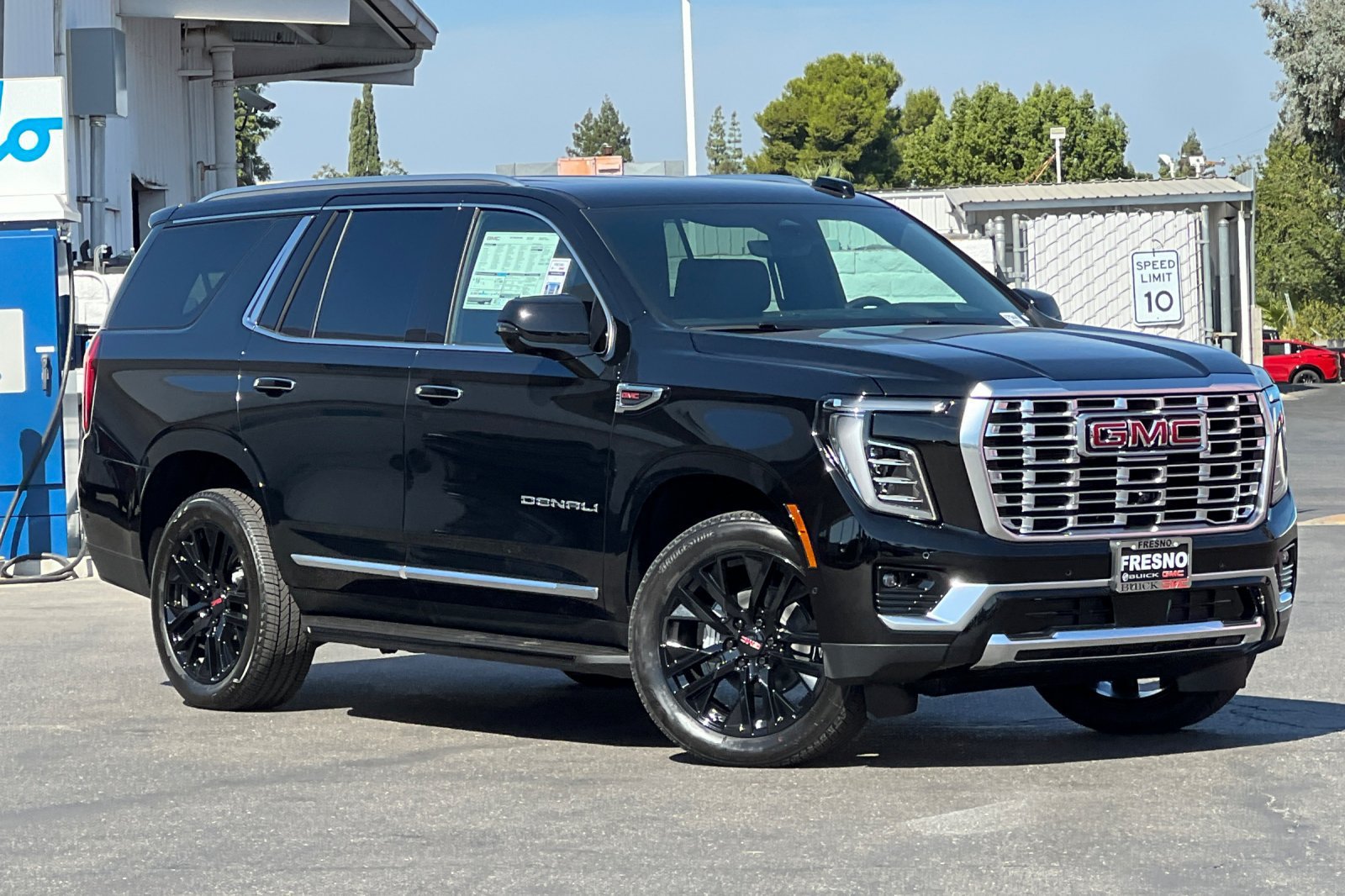 New 2026 GMC Yukon Denali w/ Advanced Technology Package AWD/4WD image 2
