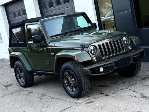 Used 2016 Jeep Wrangler Sahara image 15