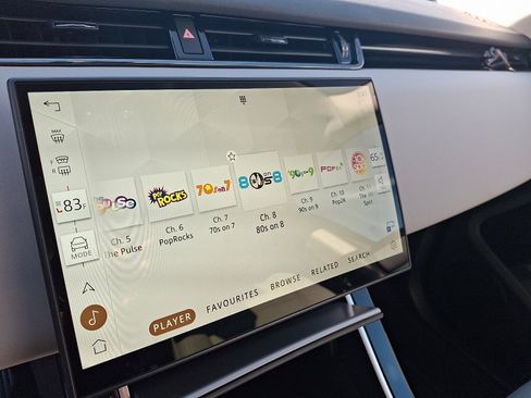 Used 2025 Land Rover Range Rover Evoque S image 18