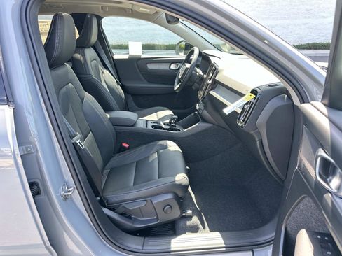 New 2026 Volvo XC40 B5 Core w/ Climate Package image 20