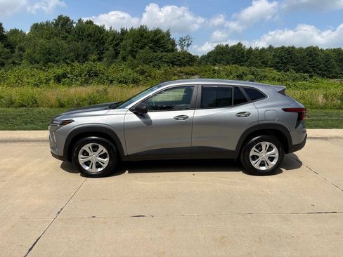 Used 2024 Chevrolet Trax LS FWD image 6