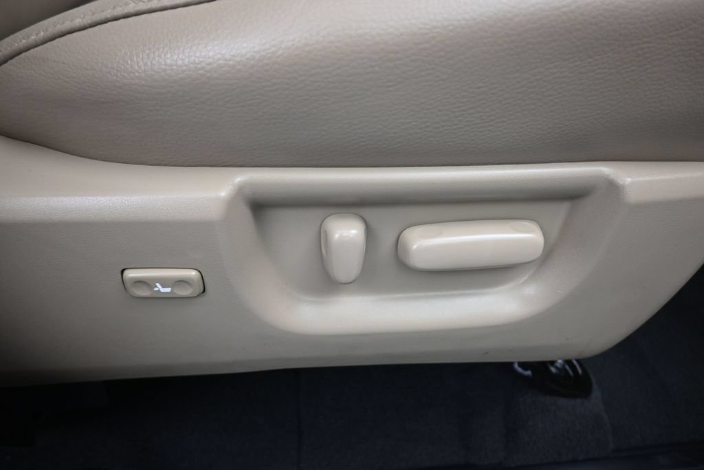 Used 2019 Toyota Sequoia Limited w/ Safety & Convenience Package AWD/4WD image 63