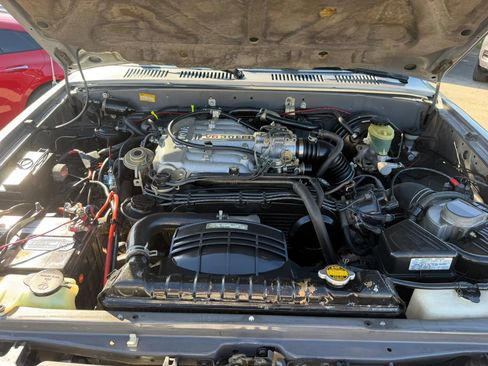Used 1995 Toyota Pickup DX AWD/4WD image 29