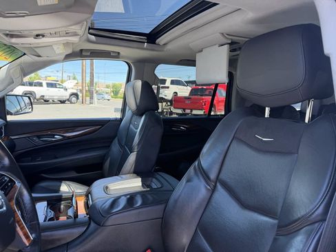 Used 2015 Cadillac Escalade Luxury AWD/4WD image 11