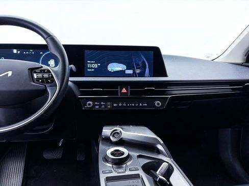 Certified 2022 Kia EV6 Light RWD image 9