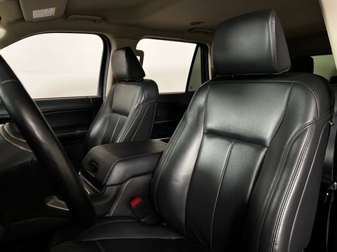 Used 2024 Ford Expedition XLT image 13