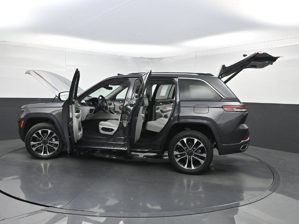 Used 2022 Jeep Grand Cherokee Overland w/ Luxury Tech Group IV RWD image 45