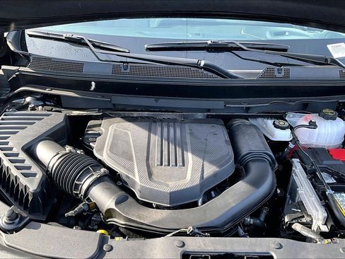 Used 2025 Chevrolet Traverse LT image 9