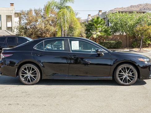 Used 2024 Toyota Camry SE FWD image 3