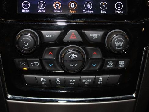 Used 2019 Jeep Grand Cherokee Altitude AWD/4WD image 27