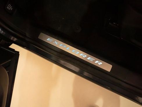 Used 2022 Ford Explorer Platinum w/ Equipment Group 601A image 7