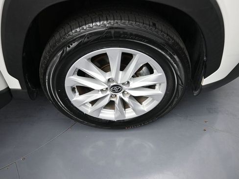 Certified 2022 Toyota Corolla Cross LE image 25