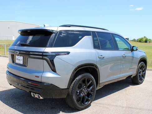 New 2026 Chevrolet Traverse RS w/ LPO, Floor Liner Package FWD image 19