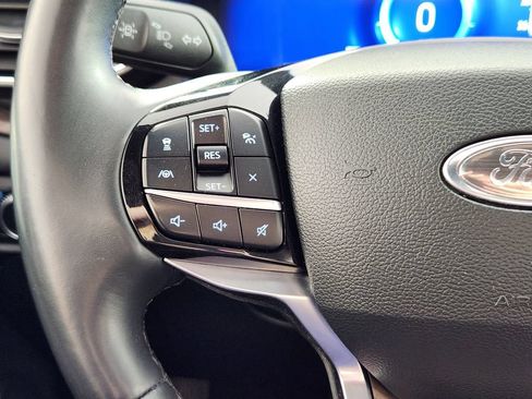 Used 2023 Ford Explorer Platinum w/ Technology Package AWD/4WD image 19