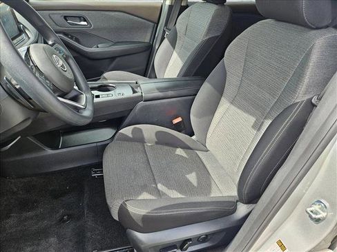 Used 2023 Nissan Rogue SV image 14