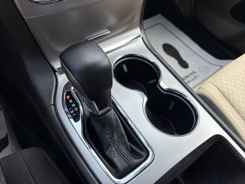 Used 2019 Jeep Grand Cherokee Laredo AWD/4WD image 25