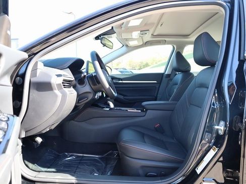 New 2025 Nissan Altima 2.5 SR w/ SR Premium Package image 11