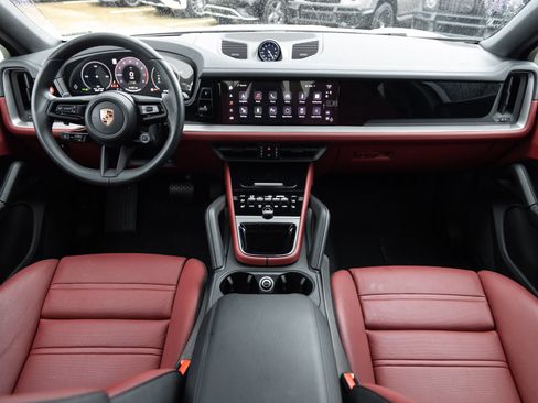 Certified 2025 Porsche Cayenne E-Hybrid Coupe AWD/4WD image 12