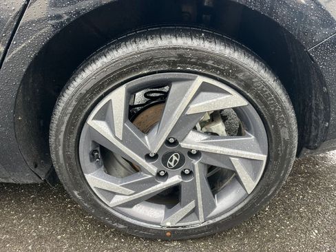 Used 2025 Hyundai Elantra SEL image 31