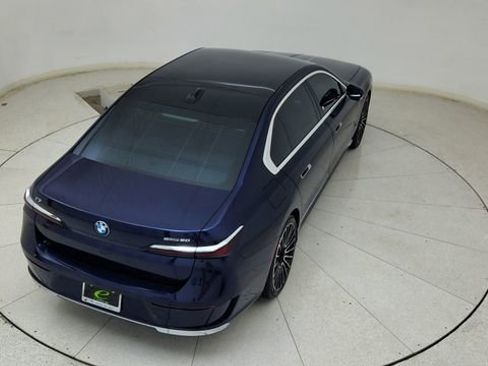 Used 2025 BMW i7 eDrive50 w/ Executive Package image 82