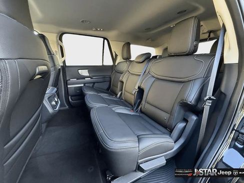 Used 2025 Ford Expedition Active AWD/4WD image 26