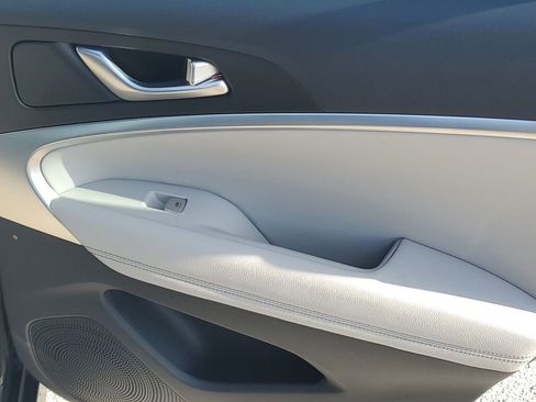 Used 2023 Genesis G70 2.0T image 44