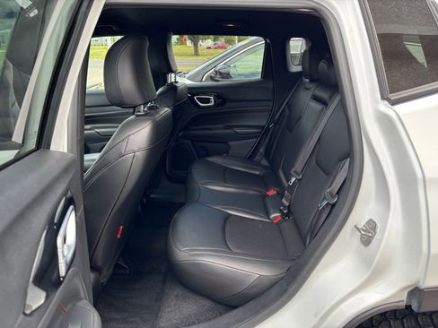 Used 2025 Jeep Compass Trailhawk AWD/4WD image 24