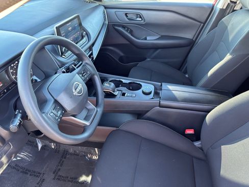 Used 2025 Nissan Rogue S image 21