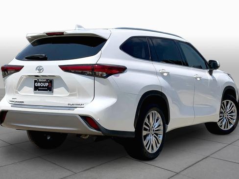 Used 2023 Toyota Highlander Platinum FWD image 13