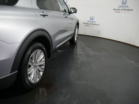 Used 2025 Ford Explorer Platinum w/ LUX Leather Package image 5