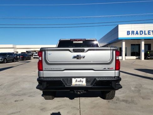Used 2023 Chevrolet Silverado 1500 ZR2 w/ Technology Package image 5