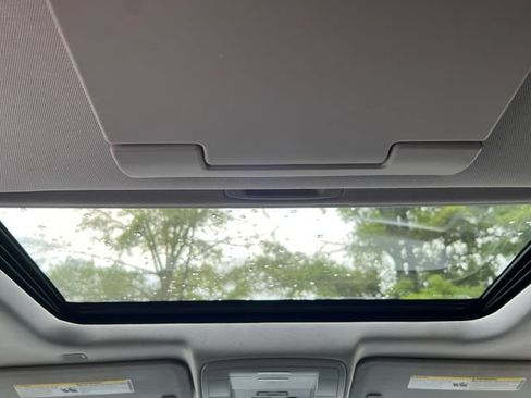 Used 2018 GMC Yukon SLT w/ Premium Edition RWD image 26