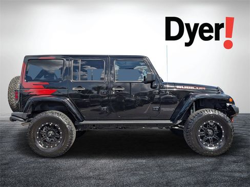 Used 2017 Jeep Wrangler Unlimited Sahara image 2