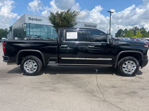 Used 2024 Chevrolet Silverado 2500 High Country w/ High Country Premium Package AWD/4WD image 7