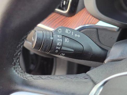 Used 2025 Volvo XC60 B5 Plus AWD/4WD image 36