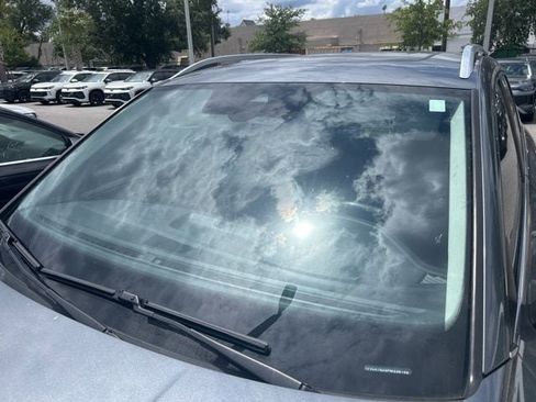 Used 2023 Volkswagen Taos SE FWD image 15