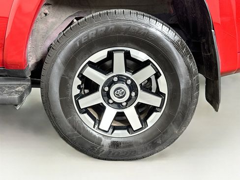 Used 2024 Toyota 4Runner TRD Off-Road Premium image 11