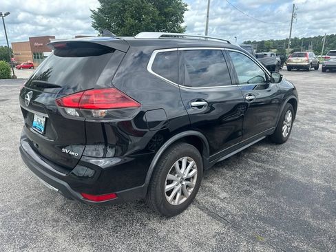 Used 2018 Nissan Rogue SV AWD/4WD image 3