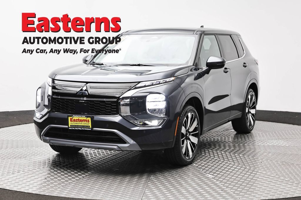 Used 2025 Mitsubishi Outlander SE AWD/4WD image 1