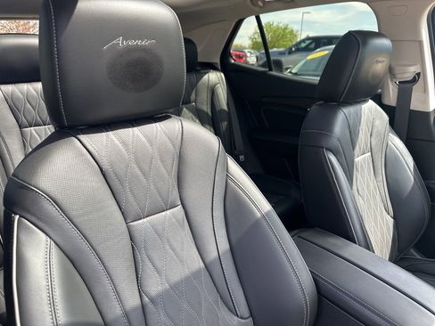 Used 2022 Buick Envision Avenir w/ Technology Package II AWD/4WD image 34