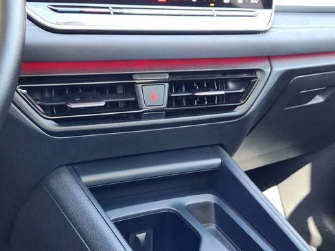 Certified 2025 Volkswagen Tiguan SE AWD/4WD image 16