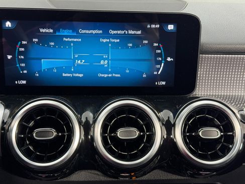 Used 2022 Mercedes-Benz GLB 250 w/ Premium Package image 26