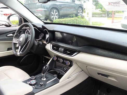 Used 2019 Alfa Romeo Stelvio RWD image 23